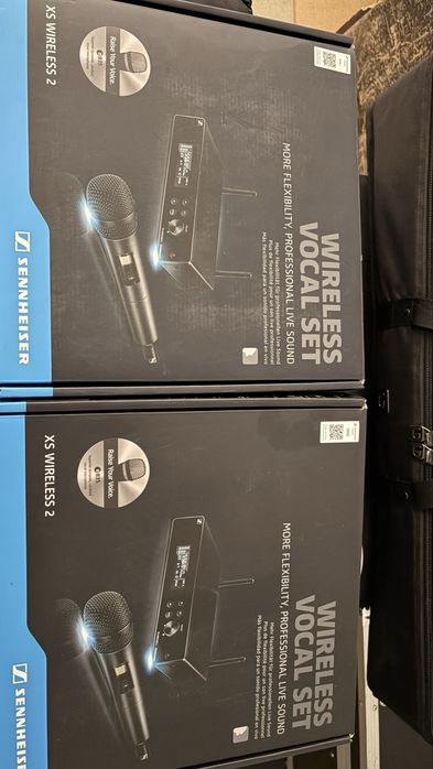2 microfoane wireless cu 2 case-uri transport gator sennheiser xsw 2-835 e-band  si b-band vocal set 2 receiver