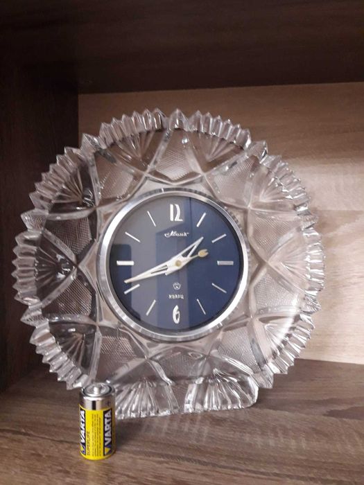 Маяк. Хрустальные часы советских времен