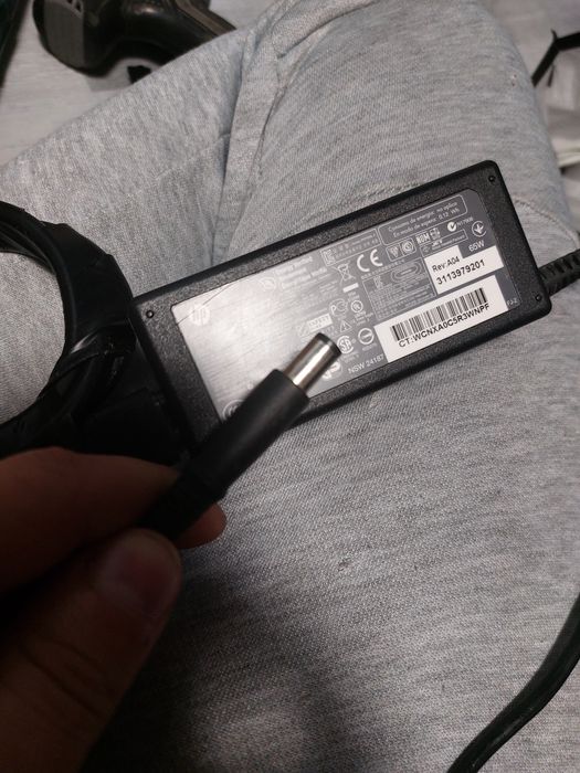 Vand laptop HP model rt3290-c2 pentru piese ecran,încărcător