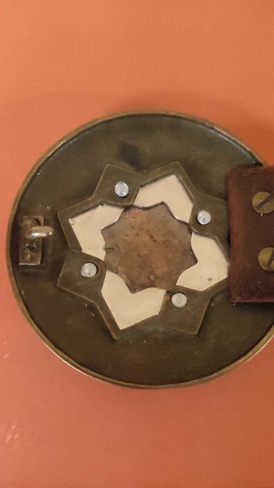 Колан от естествена кожа с масивна метална тока