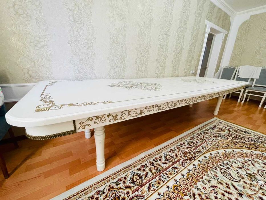 Продам стол гостиный