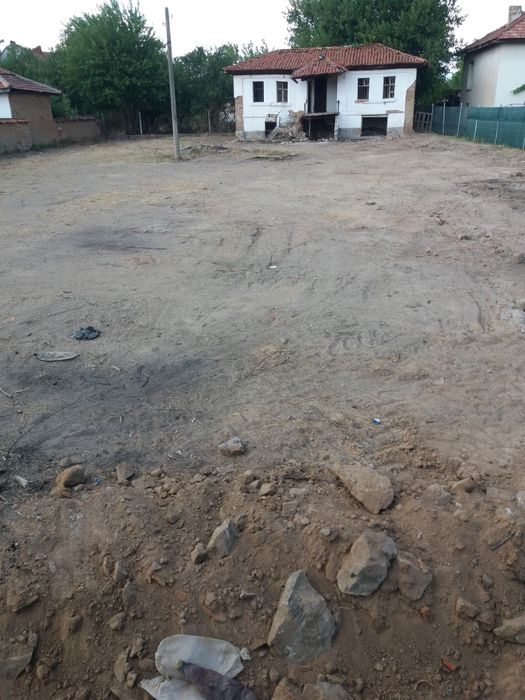 Къща керпичена 45кв.м плевня 40кв.м. двора е 980кв.м.