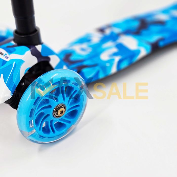 Детска тротинетка с 3 светещи колела синьо многоцветен скутер колело