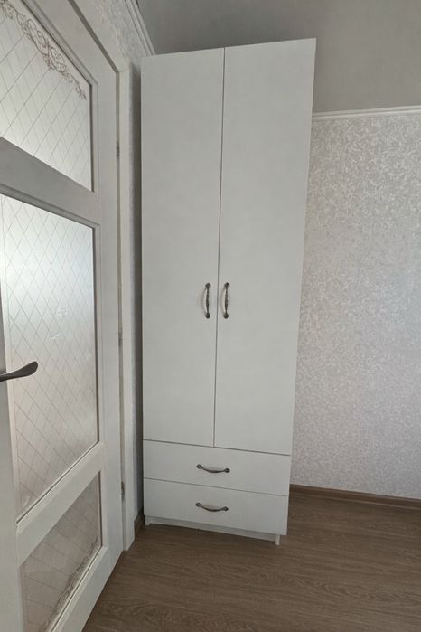 Продаётся белый шкаф в хорошем состоянии. Есть 2 шт