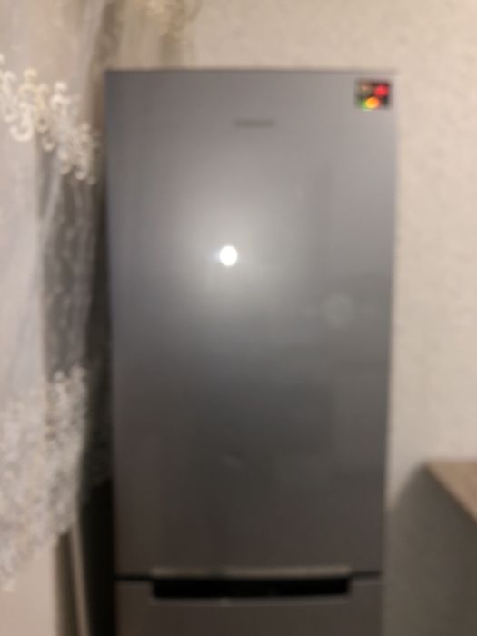 Продам Холодильник SAMSUNG