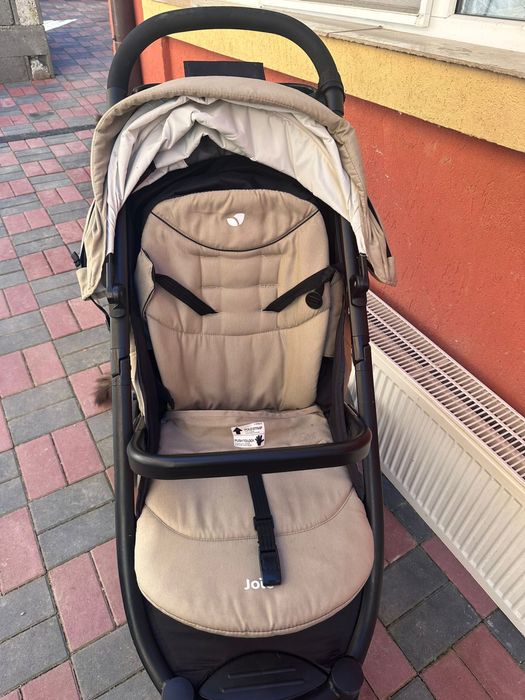 Vând carut sport Joie
