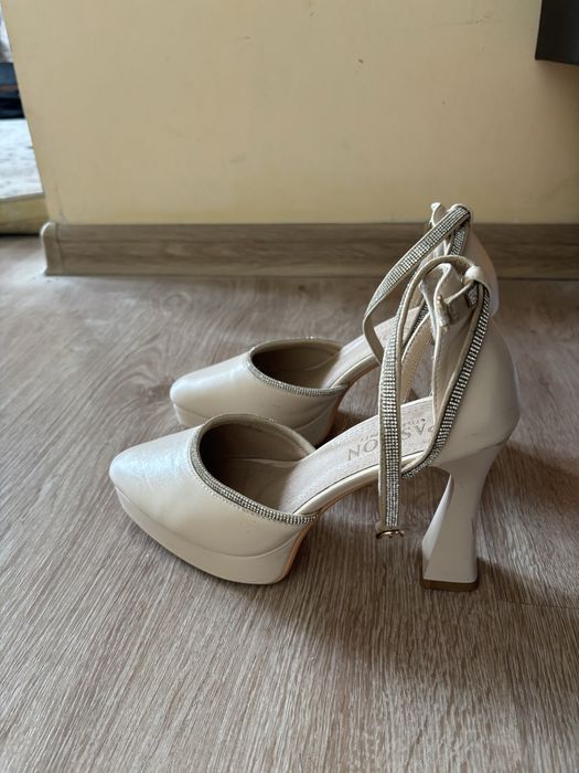 Туфли на каблуках