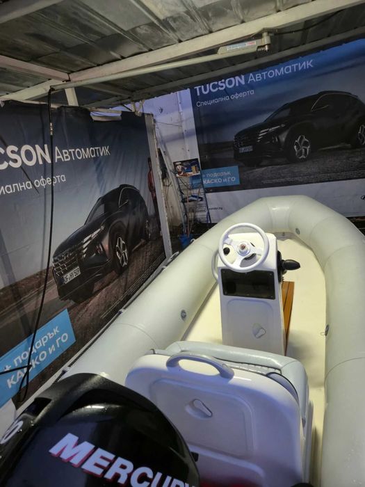 Лодка RIB с мотор и колесар