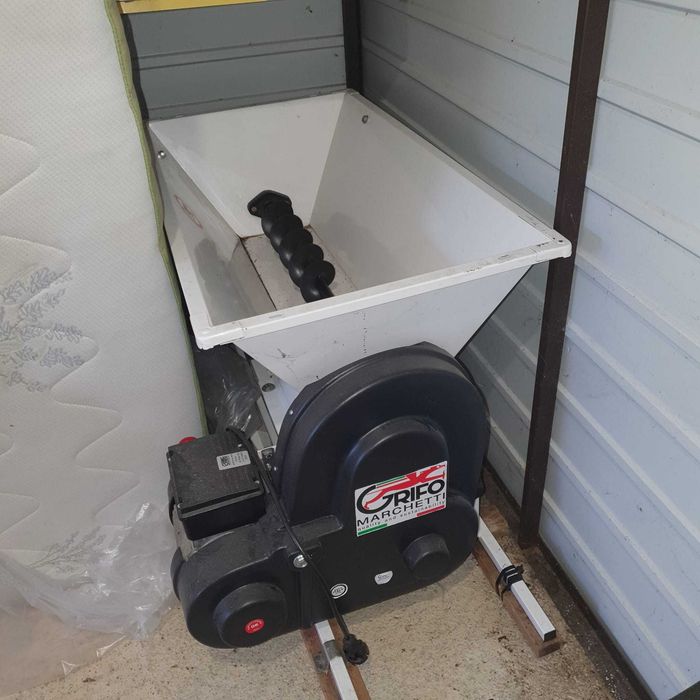 Vand zdrobitor de struguri cu desciorchinator, electric