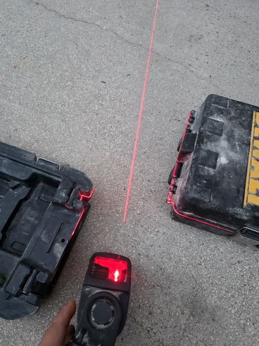 DeWalt DW008 laser cu lumina rosie