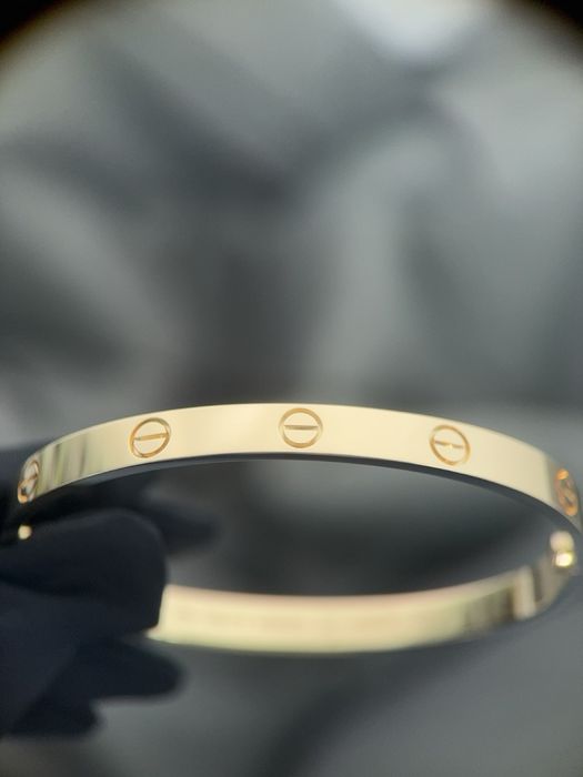 Гривна по модел Cartier LOVE Classic – B6067517