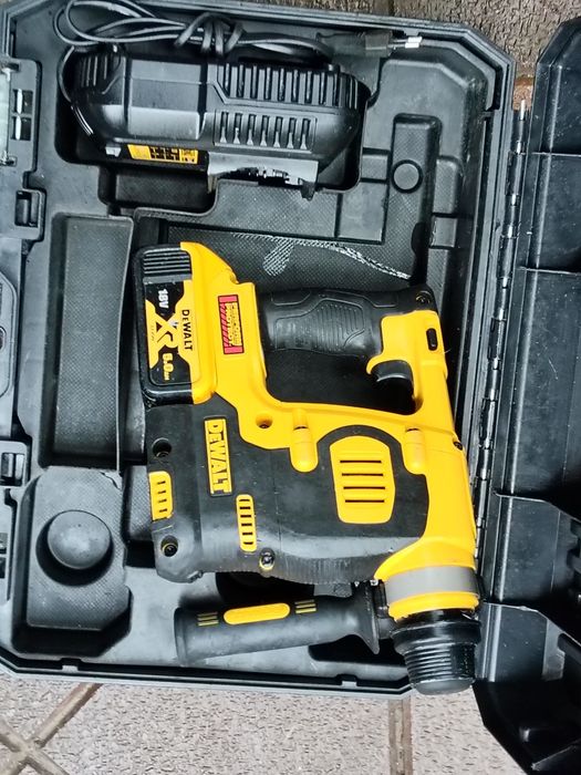 Rotopercutor DEWALT DCH  253 că și nou