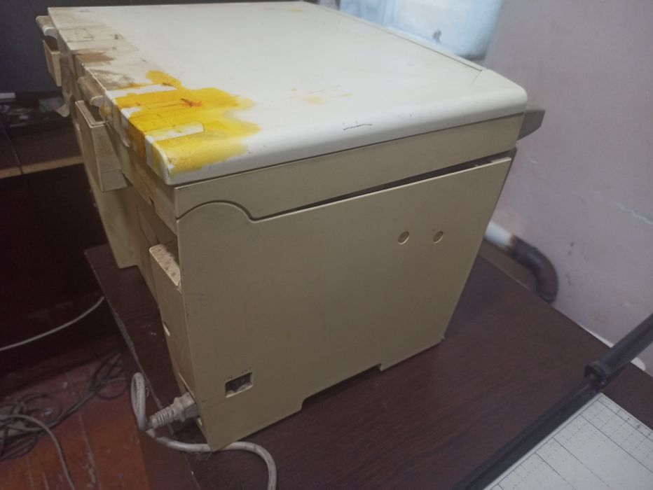 Принтер подётсия
