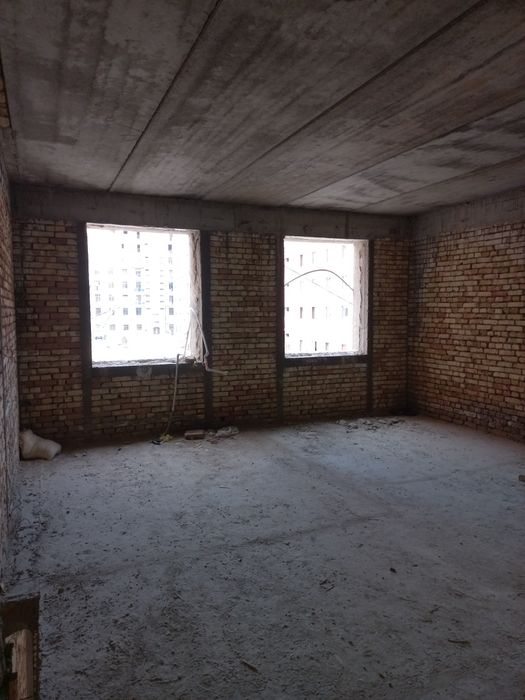 Продаётся 3-х комнатная в центре города.