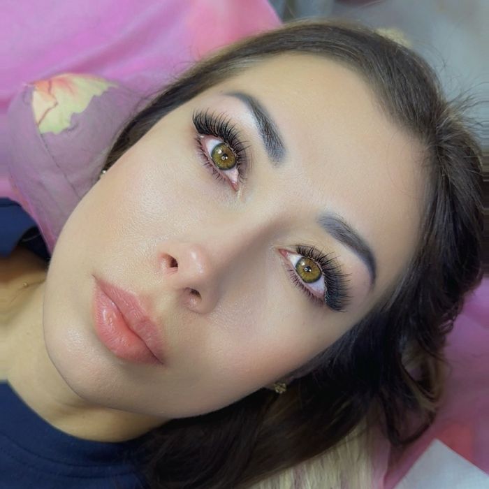 Наращивание ресниц, опытный мастер.