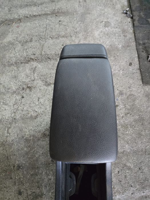 Cotiera Opel Astra j din piele cu frana de mana electrica