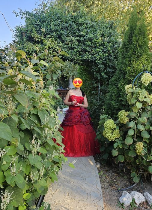 Шикарное красное платье