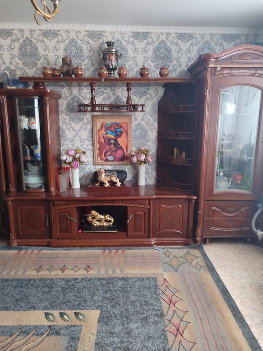 Продам горку срочно и сервант к для хрусталя