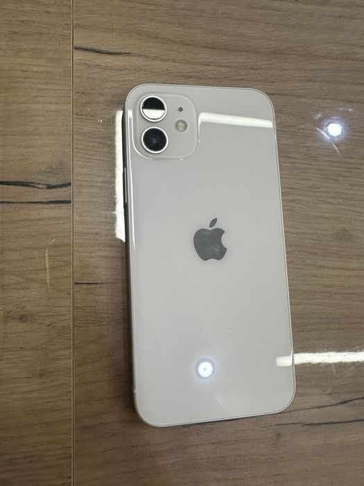 iPhone 12 128 память белый в идеале.