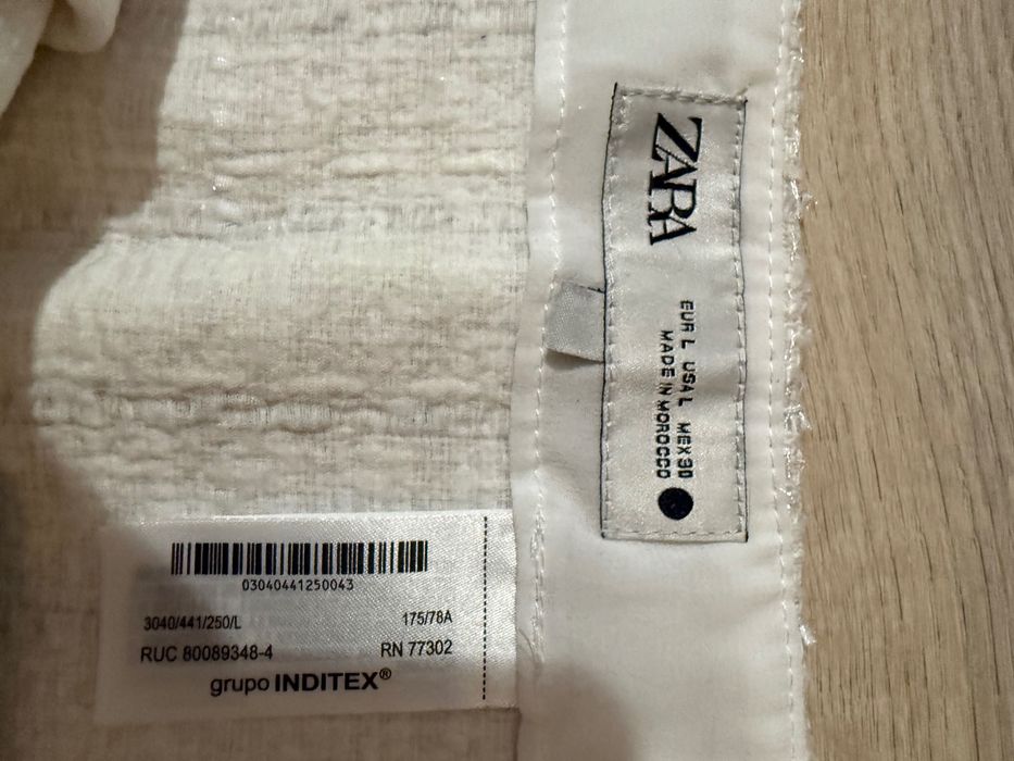 Бяла пола на Зара