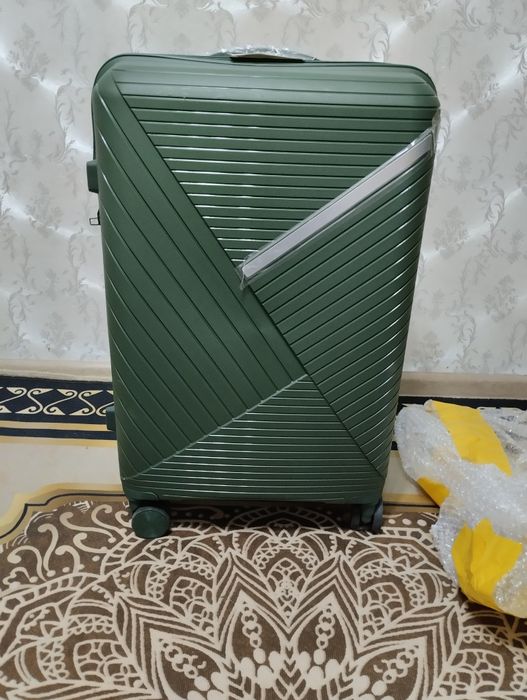 Чемодан изумрудный новый