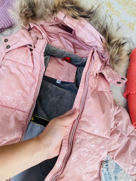 Продам куртку девочке зима 104 размер