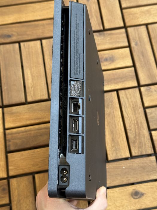 PlayStation 4 ( PS4 ) Slim