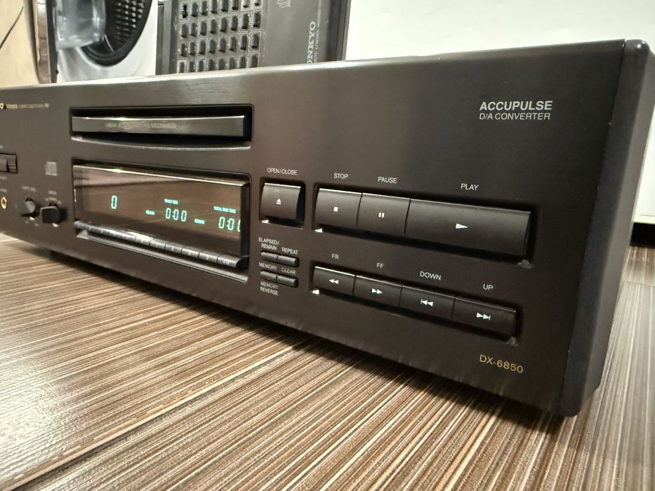 Onkyo DX-6850 Качествен Player