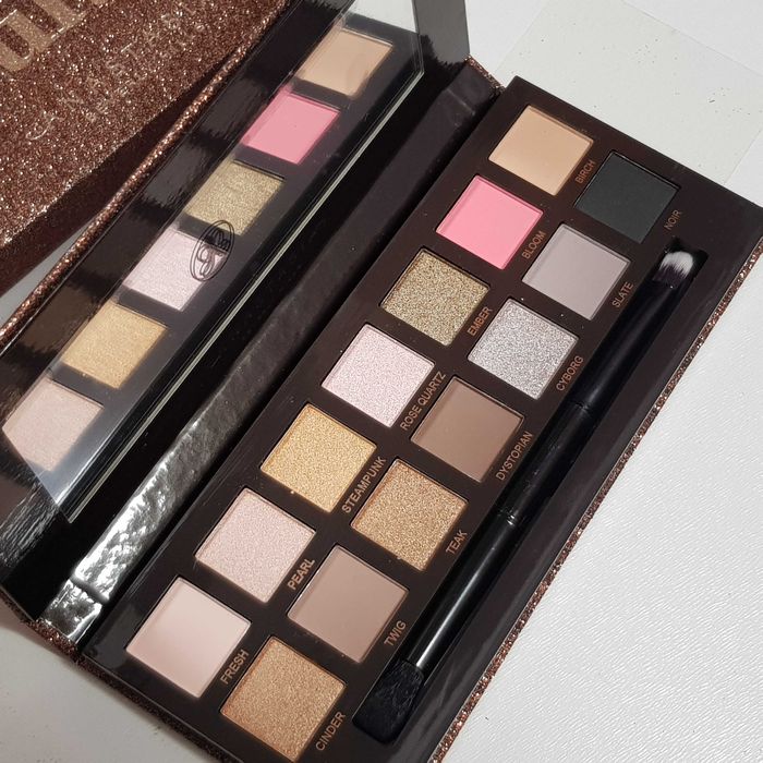 Fard Sultry Anastasia B.H. / 14 nuante