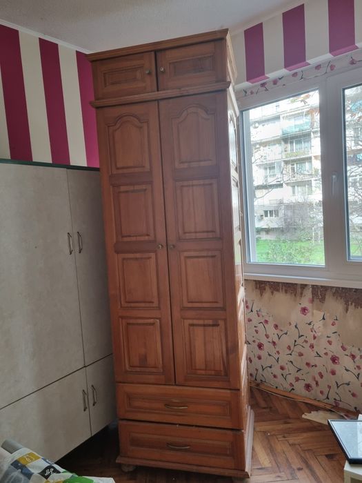 Дървен гардероб с надстройка
