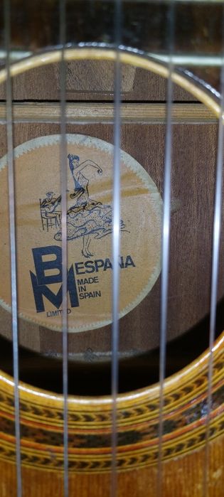 Срочно сотилади испански гитара