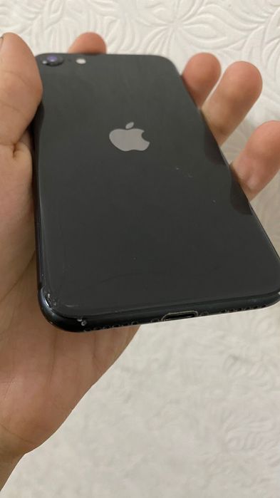 Продам iPhone Se 2020