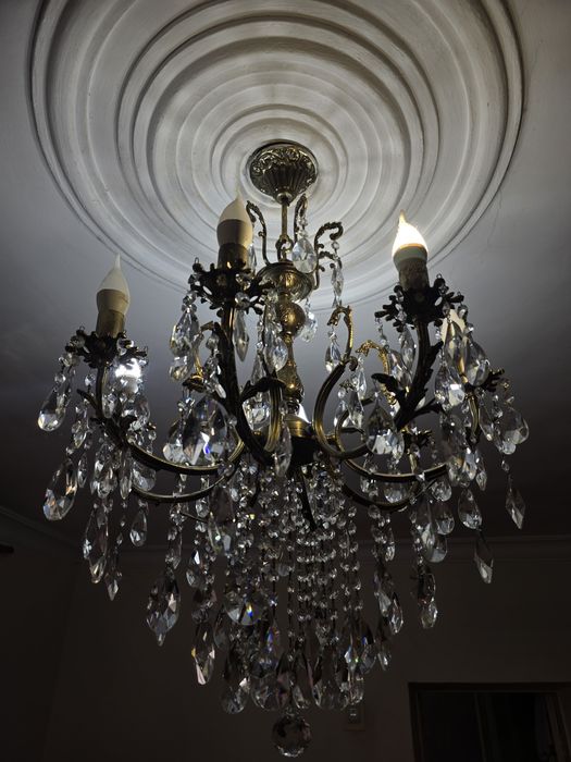 Срочно продам люстру