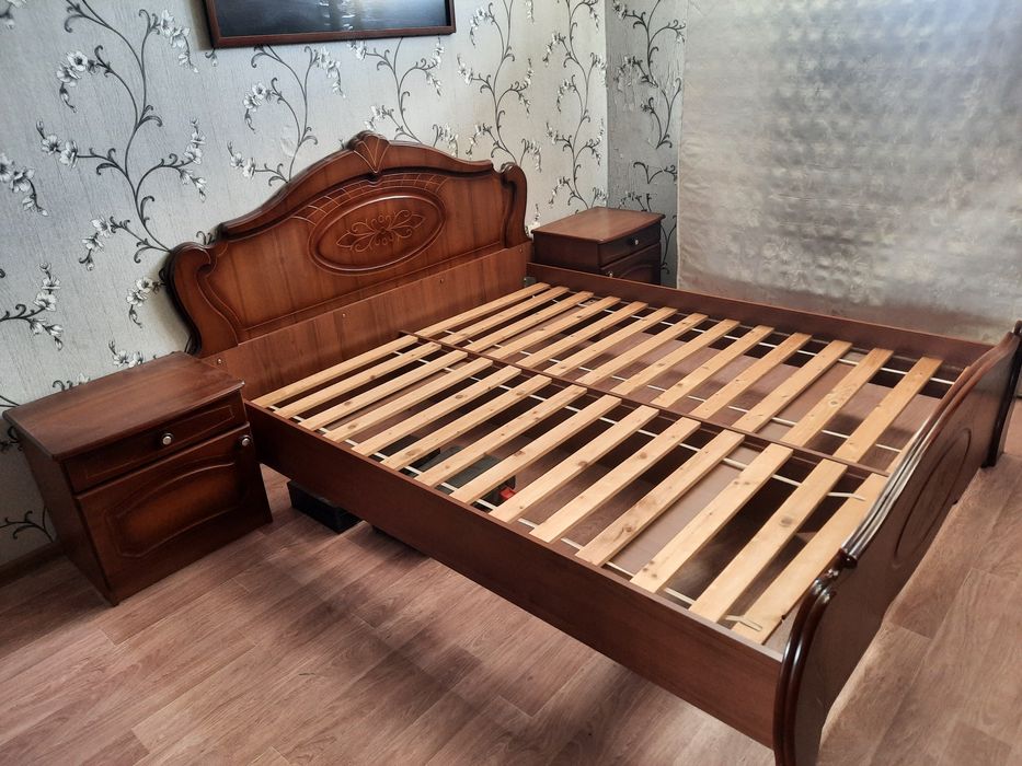 Продам спальный гарнитур
