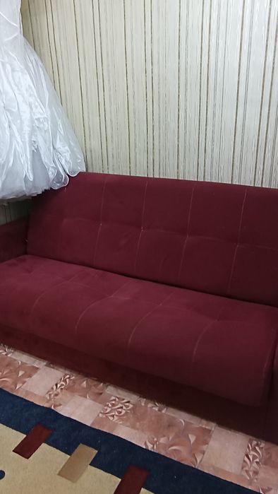Продам диван цвет бордовый