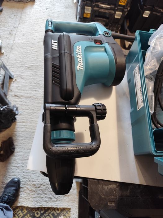 Коледна цена НОВ къртач Макита Makita HM1213C
