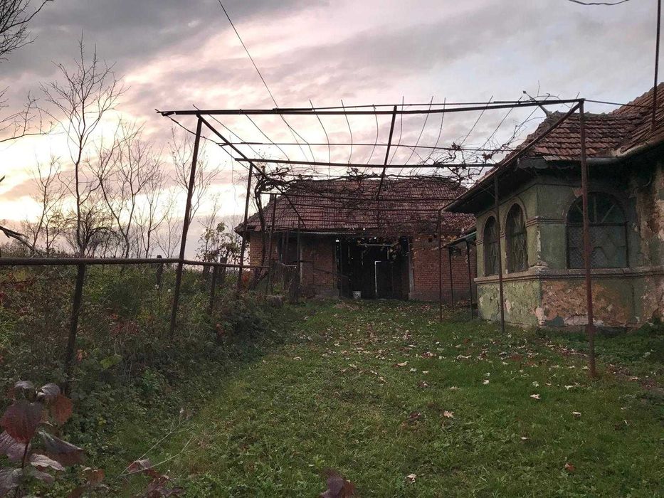 Teren intravilan cu constructii- 2.300 mp – Jac, ideal casă de vacanță