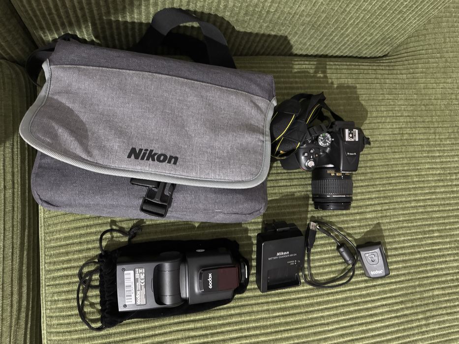 Nikon D5300 18-55VR si blitz godox tt560 II fullbox