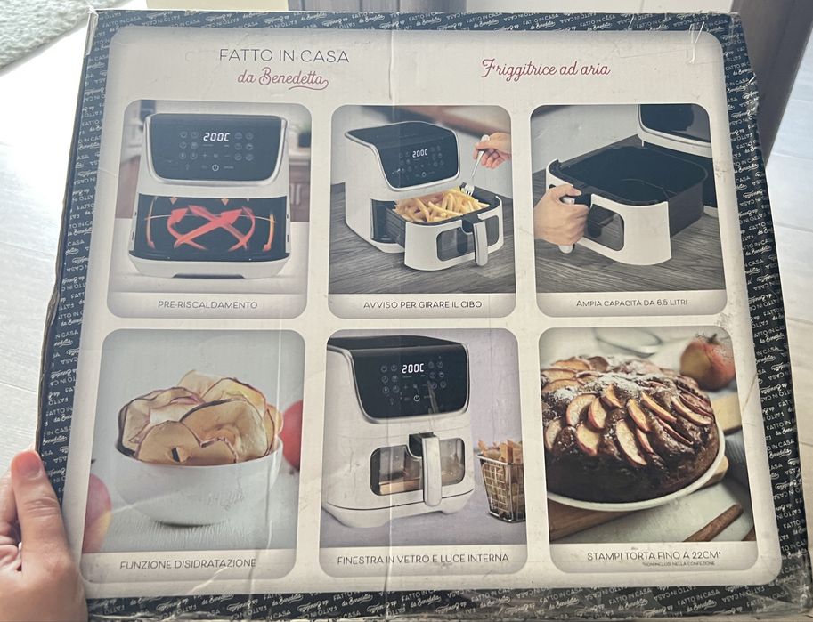 Friteuza NEUTILIZATĂ- are folia pe ea, cu aer cald 12 în 1 semnată de Fatto in Casa da Benedetta.