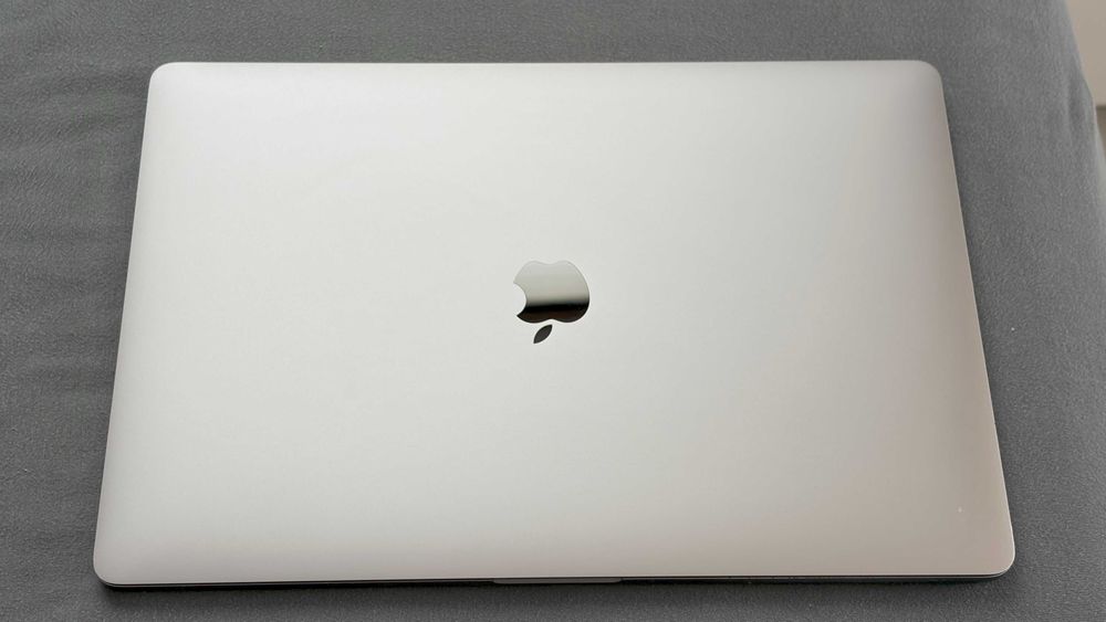 Apple MacBook Pro 15” (2018) | i7 6-Core | 16GB RAM | 512GB SSD | Нова батерия