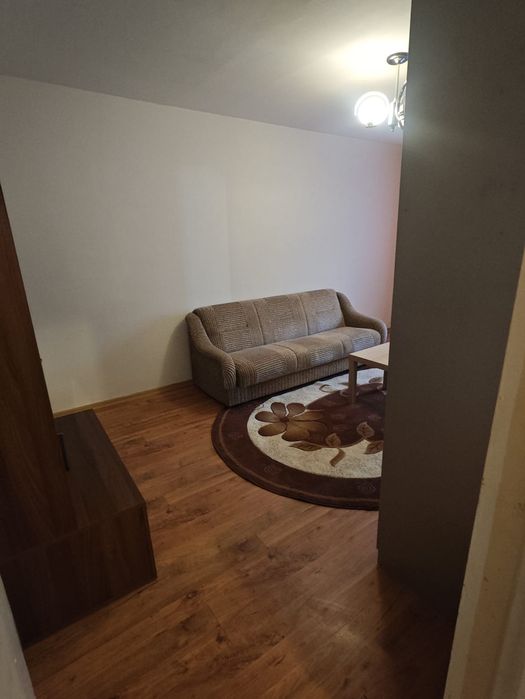 Închiriez apartament