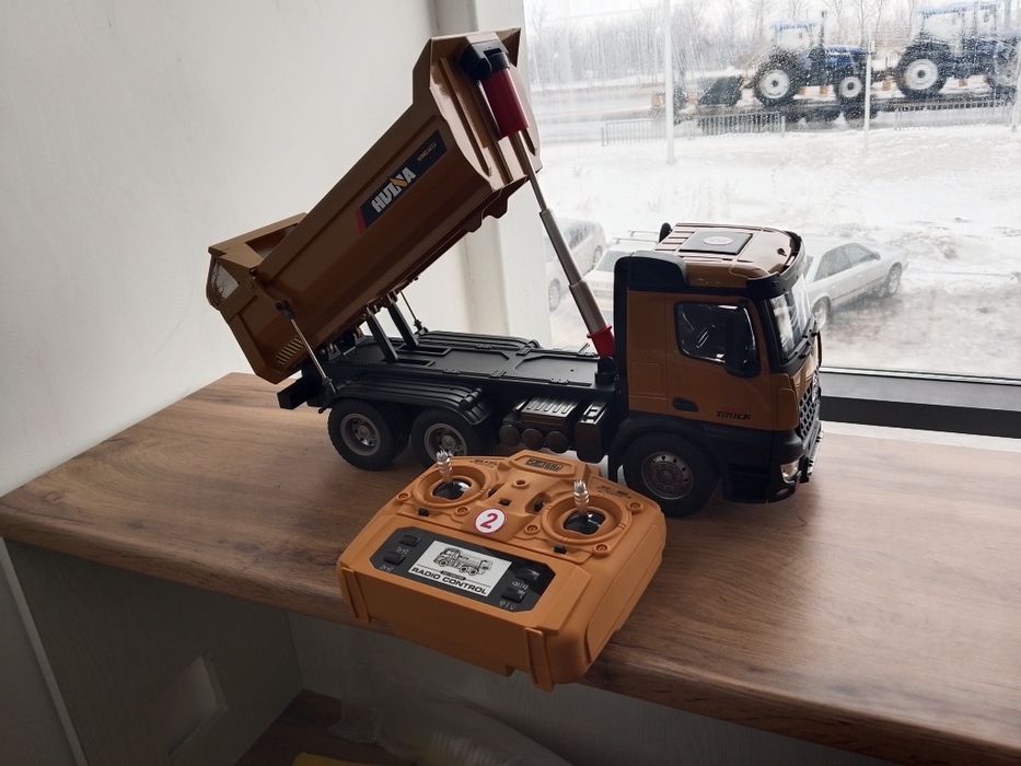 Самосвал,почти новая