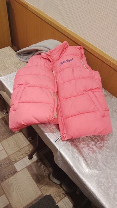 Отдам даром одежду на девочку