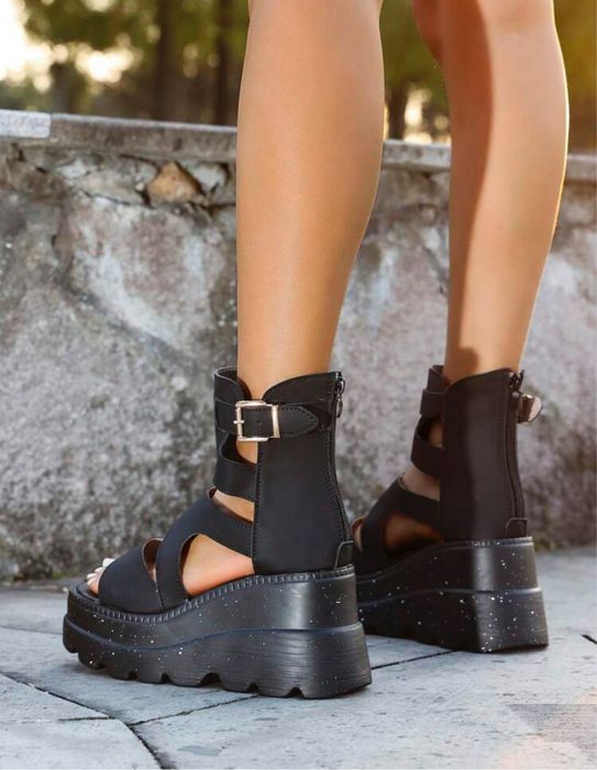 Дамски обувки на платформа