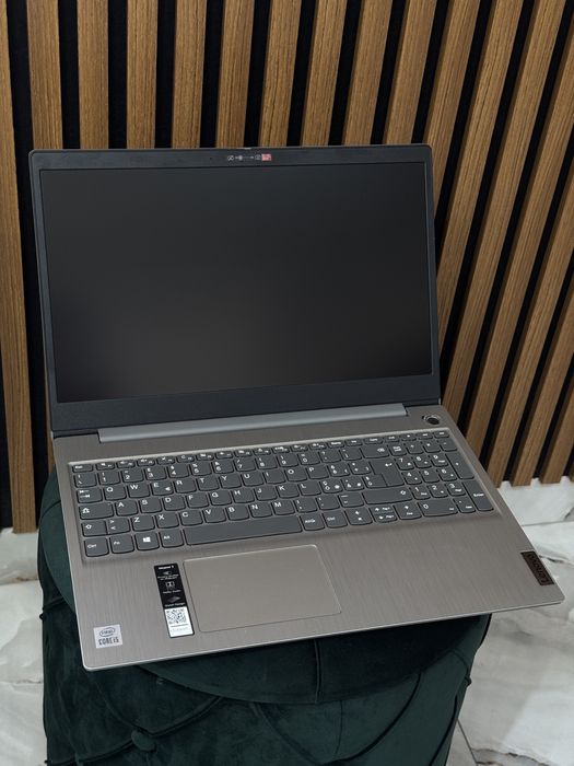 Lenovo IdeaPad 3, display- 15.6”, procesor i5 generația 10 , 8Gb Ram, 512Gb SSD, Windows 11, stare perfecta!