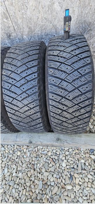 Anvelope Goodyear UltraGrip ICE Arctic Suv 4X4 
225/65 R17 102T M+S