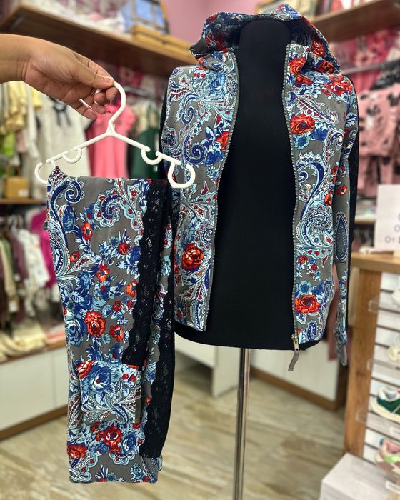 Продам брючные костюмы