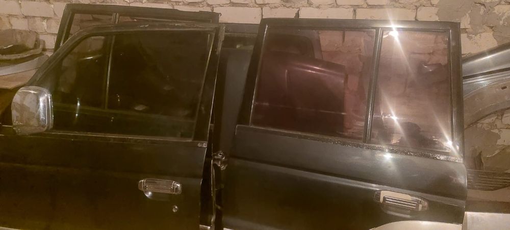 Крылья, двери. Митсубиси паджеро 2