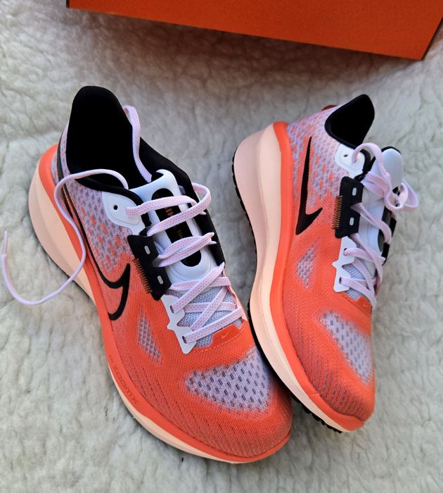 Nike Vomero 17 оригинални дамски сникърси 39 номер нови