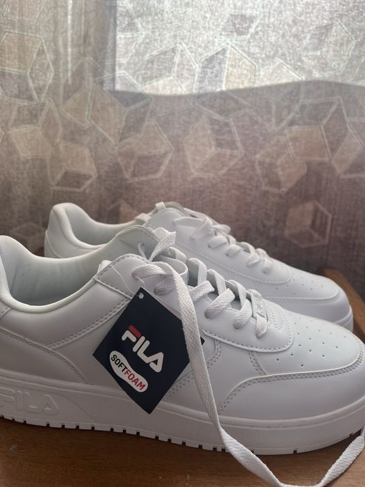 Кроссовки продам